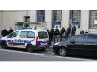 Lyon : une trentaine de policiers apportent leur soutien aux manifestants parisiens
