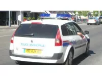 Lyon : soupçonnés d'avoir jeté des bouteilles de bière sur une voiture de police