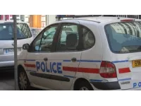 Rhône : un fourgon de policiers pris pour cible par un tireur embusqué