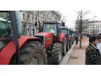 Rhône : il termine le défilé des conscrits en ayant un accident avec un tracteur