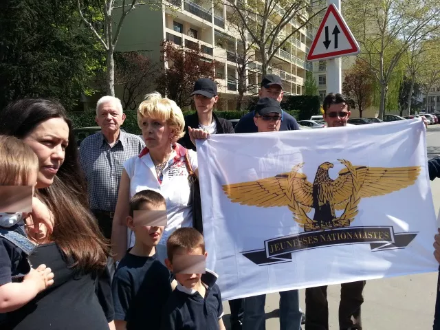 Des enfants et l'ombre de Pétain : les soutiens de Gabriac manifestent