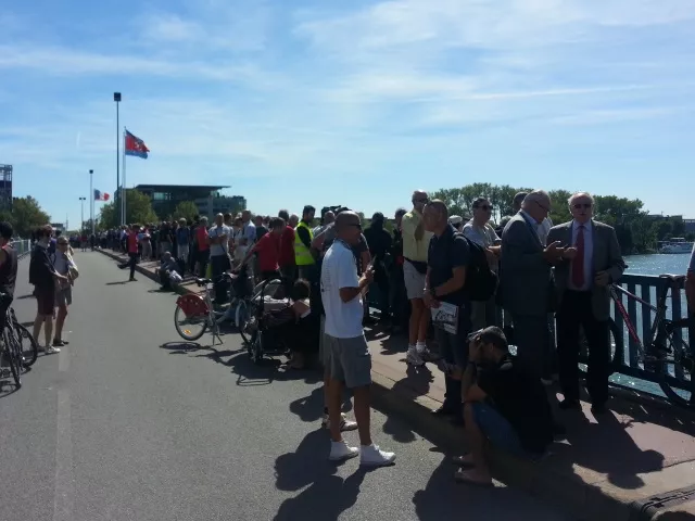 20 000 personnes ont assisté à la pose du pont Raymond-Barre