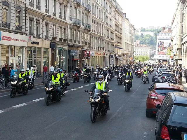 3000 motards en colère ont défilé dans les rues de Lyon