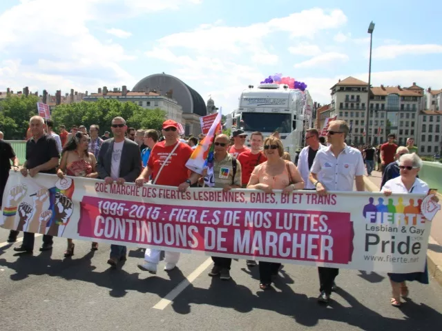 Des milliers de personnes dans les rues de Lyon pour la 20e Gay Pride - VIDEO