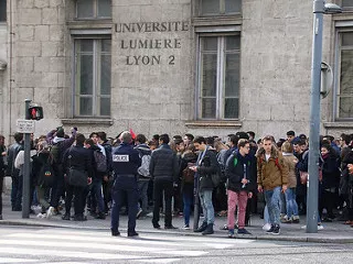 Faculté de Lyon 2 : l’Assemblée générale étudiante vote le blocage