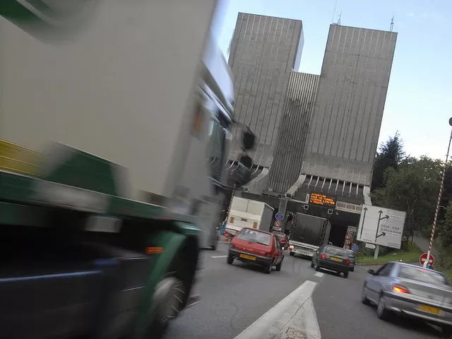 Tunnel de Fourvière : un système pour détecter les camions hors gabarit