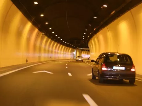 Près de Lyon : une voiture prend feu dans le tunnel de Caluire