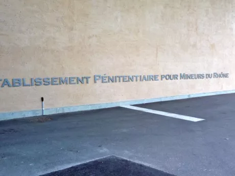 Près de Lyon : les clusters en prison inquiètent les syndicats