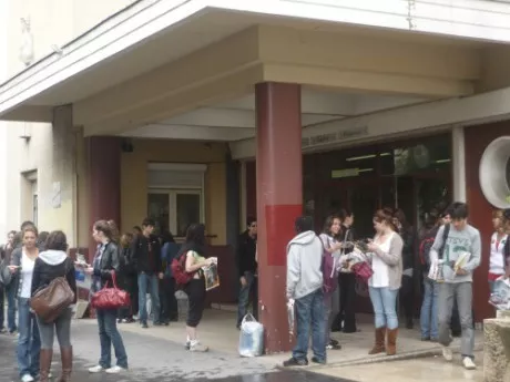 Portiques de sécurité dans les lycées : les Jeunes Socialistes du Rhône montent au créneau