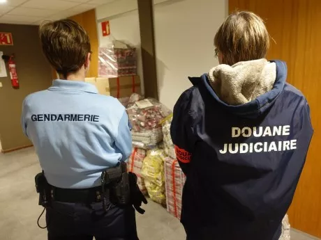 Trafic de cigarette démantelé près de Lyon : trois des sept individus écroués