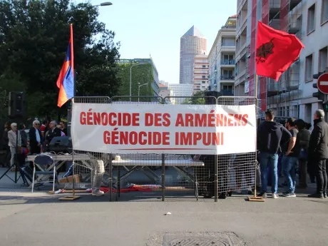 Lyon : manifestation en souvenir du génocide arménien avant une cérémonie
