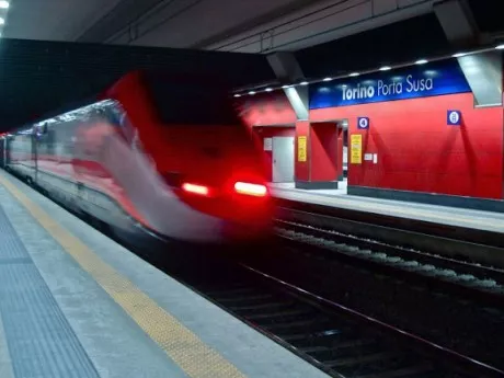 Lyon-Turin : le tunnelier achemin&eacute; en Savoie pour le d&eacute;but des travaux