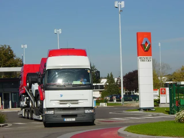Près de 300 salariés de Renault Trucks en grève mercredi