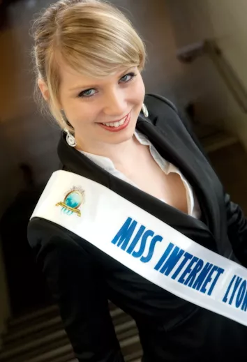 Julie Raquet &eacute;lue Miss internet France 2010