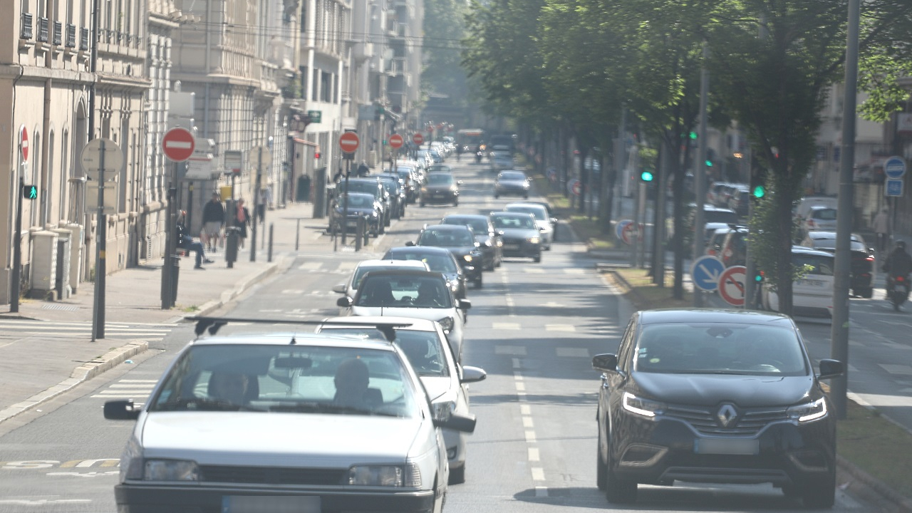 Pollution à Lyon : la circulation différenciée exclura les véhicules ...