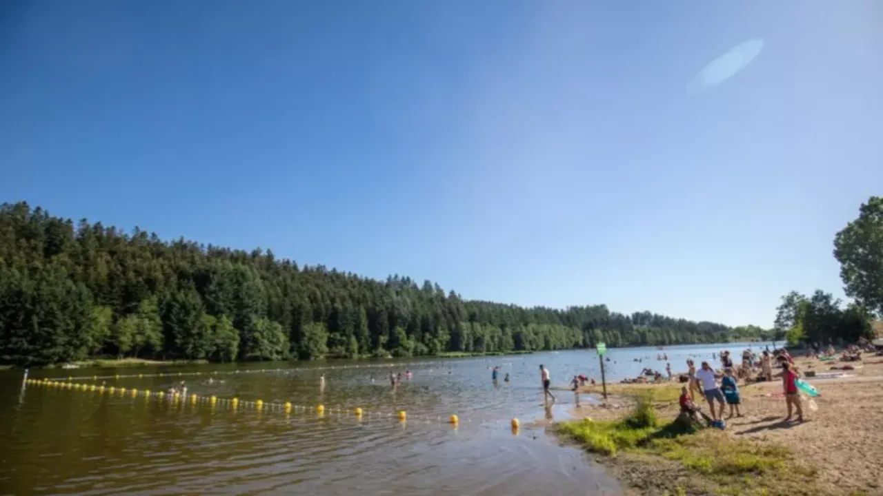 Retour de bactéries dans le lac des Sapins : la baignade interdite jusqu’à nouvel ordre