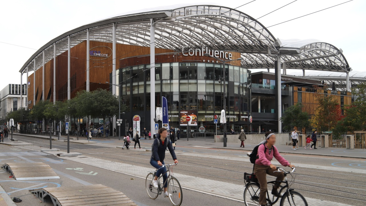 Lyon : une coach se suicide dans la salle de sport du centre commercial  Confluence