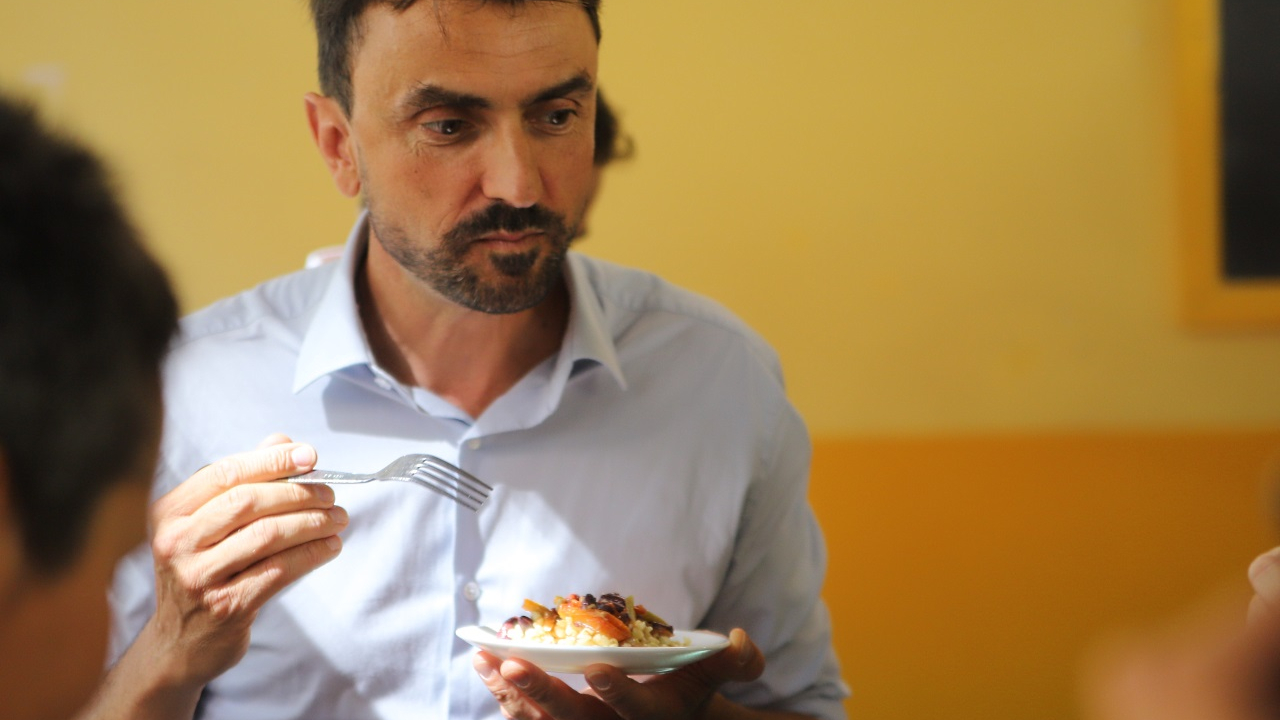 Dix cantines de quartier à Lyon : Grégory Doucet veut faire de l’alimentation un droit en 2026