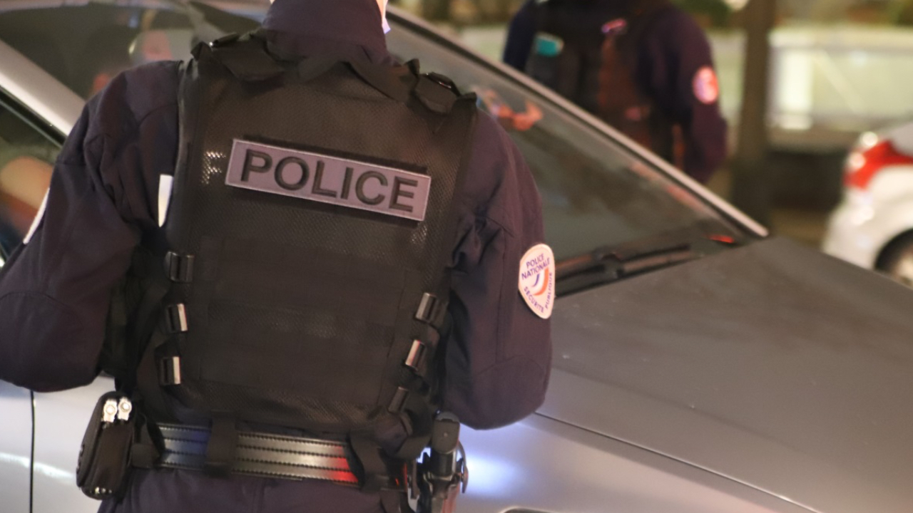 Lyon : son manège discret attire l’attention des policiers qui découvrent un éventail impressionnant de stupéfiants