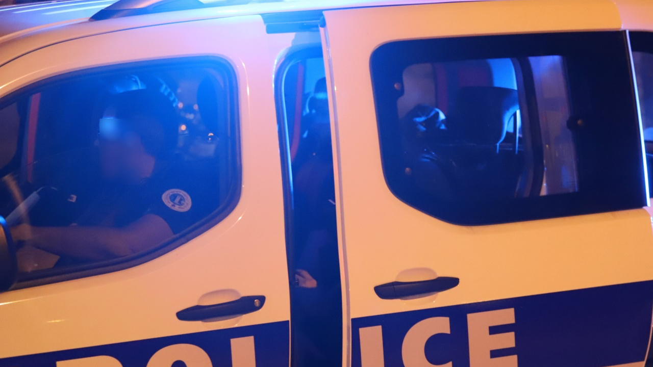 Deux agressions simultanées à Villeurbanne : un blessé à la barre de fer, un autre poignardé 