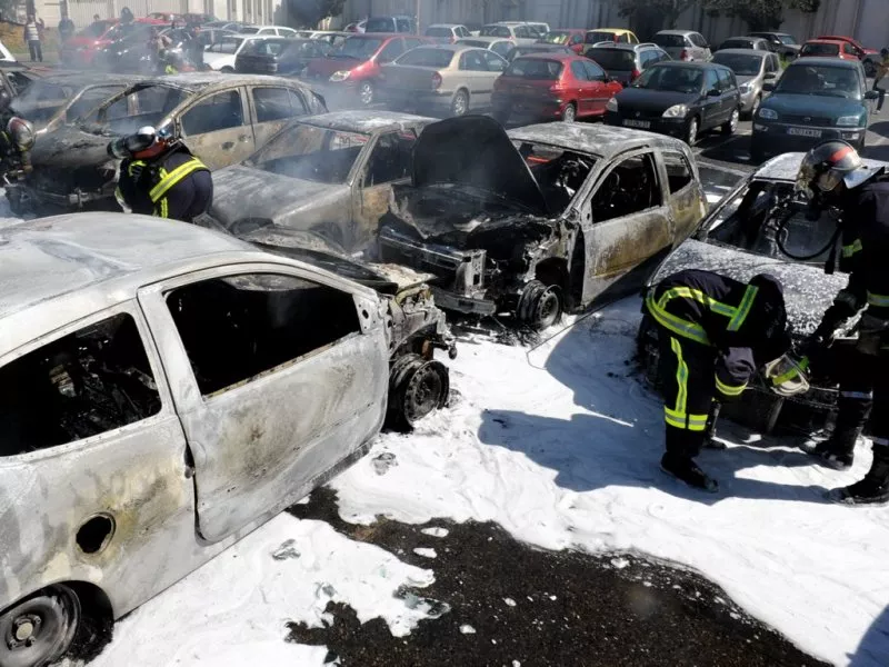 Dix voitures des TCL détruites dans un incendie : un individu interpellé