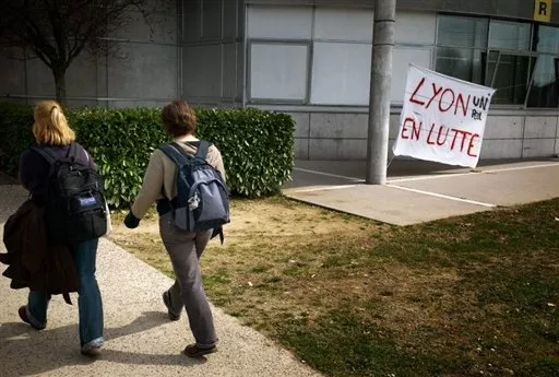 Lyon II vote la grève