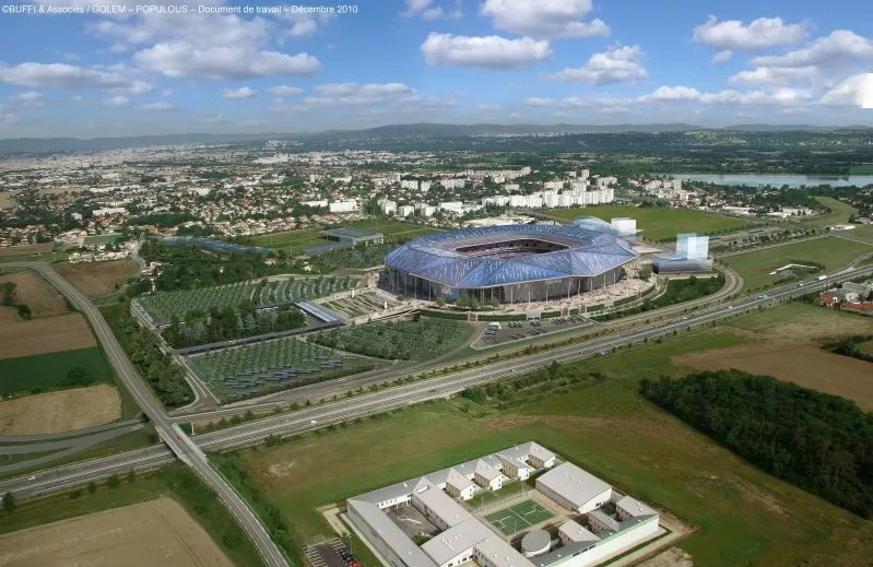 Grand Stade de l’OL : Collomb remet un peu plus la pression sur Fillon