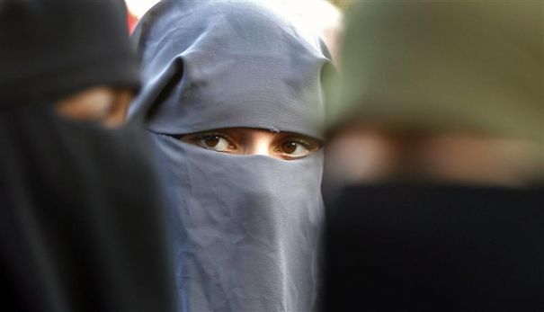 Andr&eacute; Gerin veut une interdiction absolue de la burqa dans les lieux publics