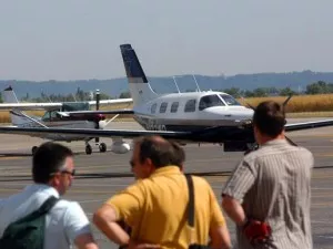 Atterrissage d'urgence pour un avion de tourisme dans un champ du Beaujolais