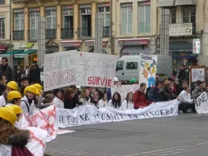 Des étudiants en travail social squattent les locaux de la DASS dans le 3e arrondissement
