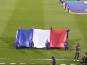 En garde à vue pour avoir brûlé le drapeau français
