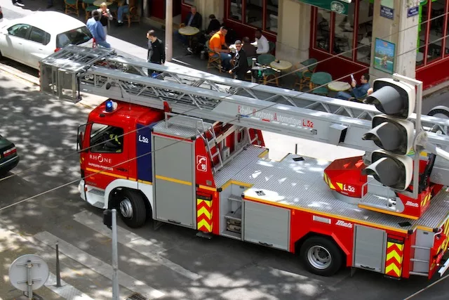 Lyon : un homme gravement blessé au visage lors d'un incendie