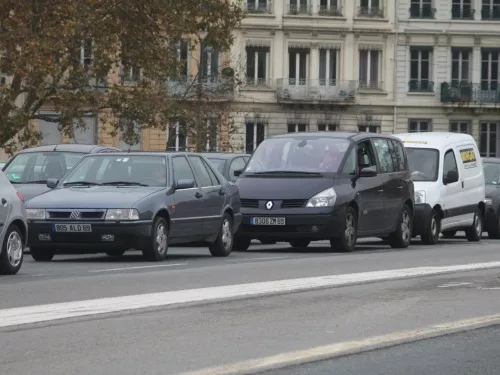 La circulation des véhicules polluants sera limitée dans le Grand Lyon fin 2011