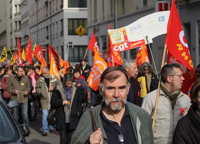 La moitié des agents commerciaux de la Poste dans le Rhône était en grève mardi