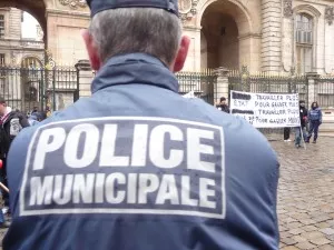 Le poste de police du 4e arrondissement vandalisé
