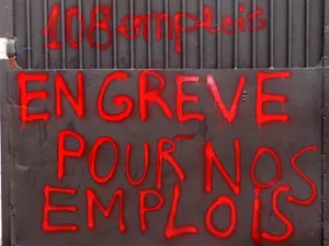 Les salariées de Lejaby campent devant le siège de l’entreprise à Rillieux