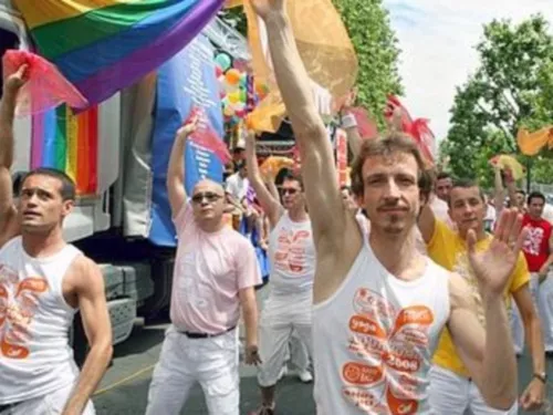 Lyon: ambiance festive pour la Gay Pride