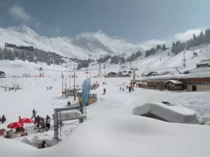 Premier bilan mitigé pour les stations de ski des Alpes