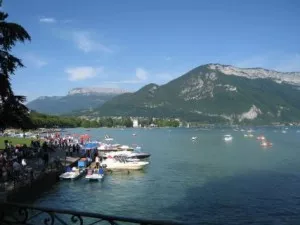 Un jeune homme s’est noyé hier dans le lac d’Annecy