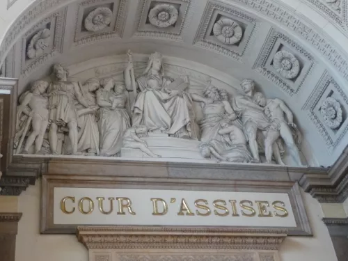 Une femme de 52 ans jugée pendant 3 jours devant la cour d'assises du Rhône