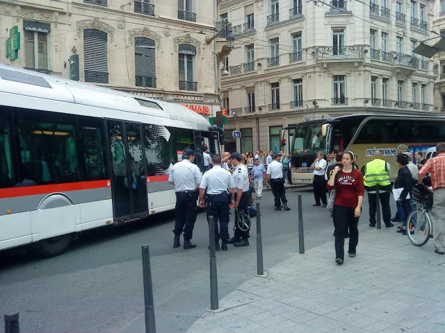 Une personne âgée renversée par un bus TCL à Lyon