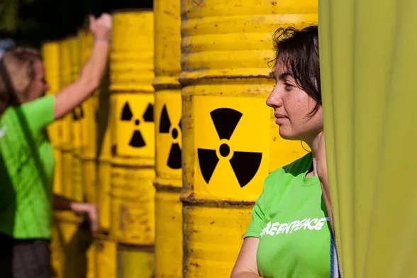 Greenpeace à Lyon: "La Russie n'est pas une poubelle"