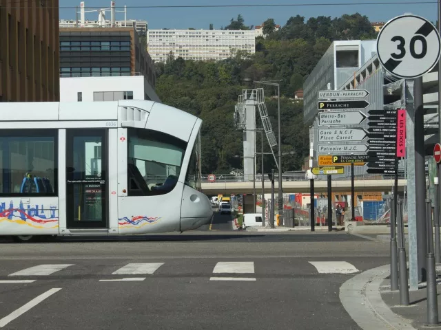 Un appel à témoin après un accident mortel de tram à Lyon