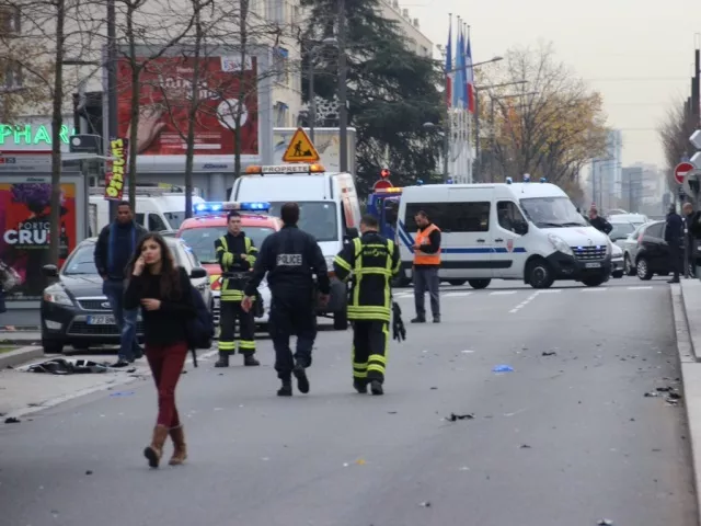 Collision entre une moto et un piéton à Lyon : deux blessés graves