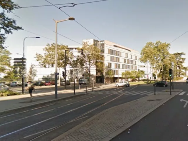 Lyon : un piéton se jette sous le tram avenue Rockefeller
