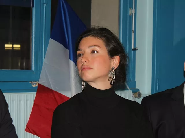 Convoquée par la police, Agnès Marion (FN) se plaint de la "sensibilité de jeune fille" de Manuel Valls