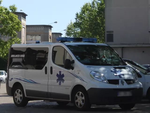 Vaulx-en-Velin : quatre jeunes volent une ambulance
