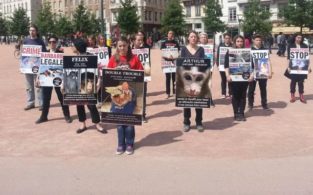 Lyon : une dizaine de manifestants pour les animaux de laboratoire
