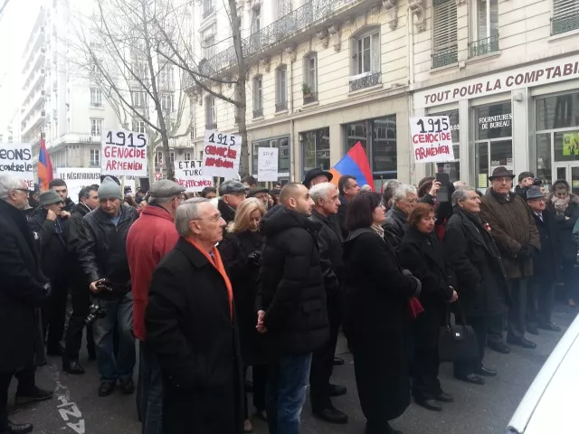 Lyon : 200 Arméniens de la région réunis devant la préfecture