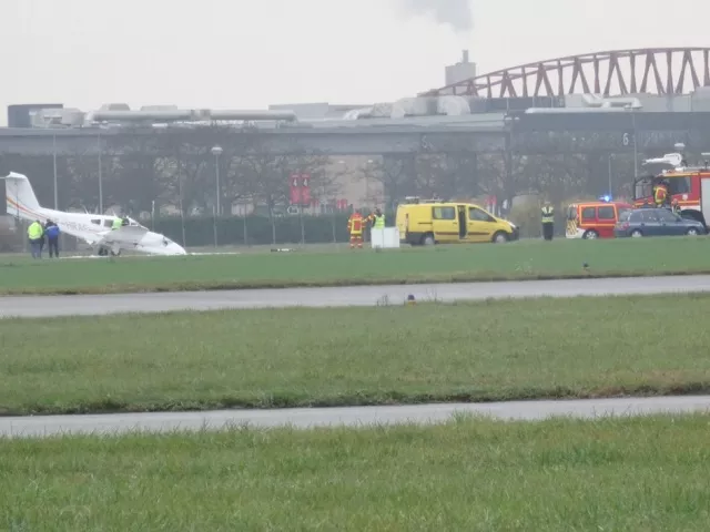 L'avion en difficulté a fini par se poser à l'aérodrome de Bron (MàJ)